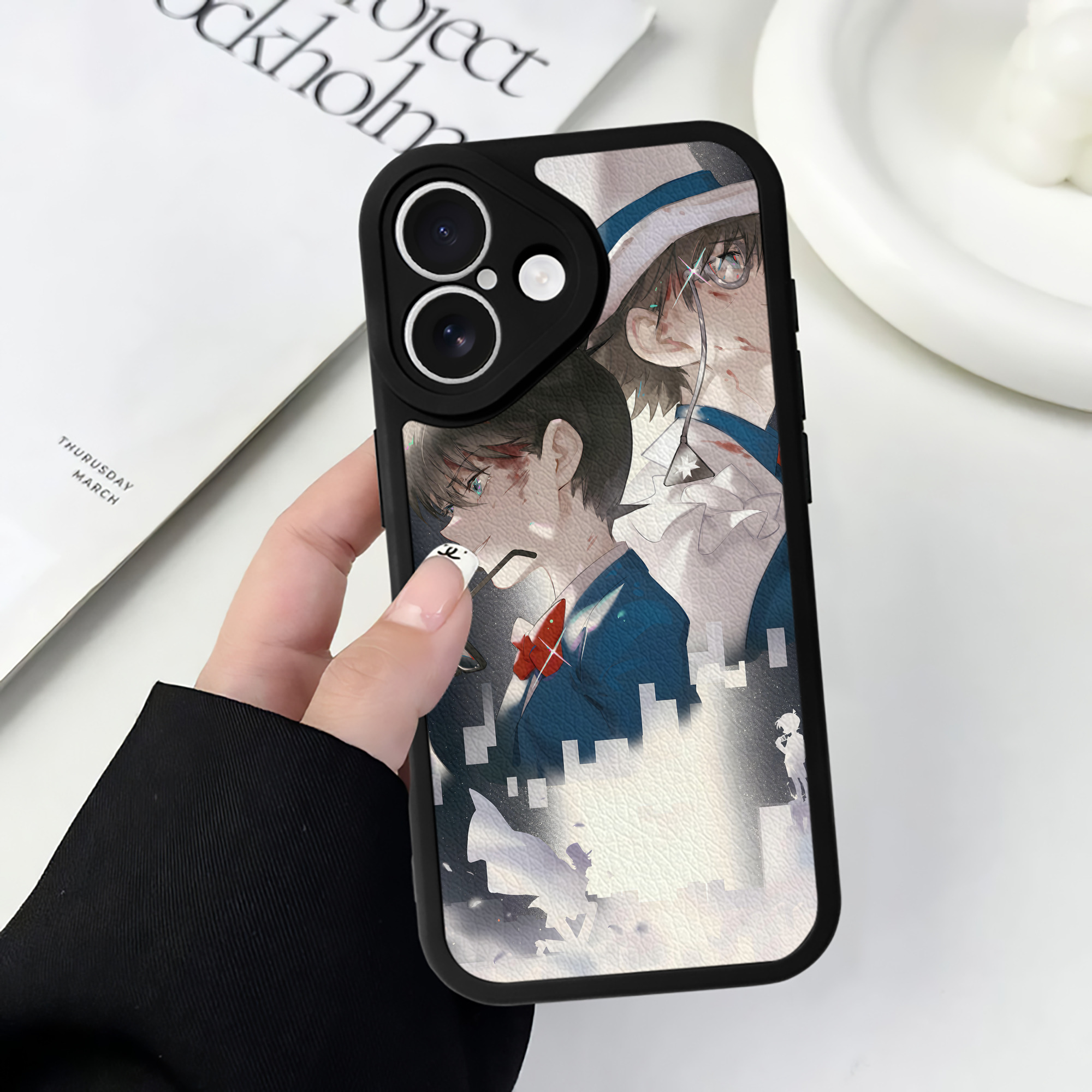 （画像用） 名探偵コナン Detective Conan 【iPhone 16シリーズ対応】シリコンスマホケース（レザー調） 材質：シリコン